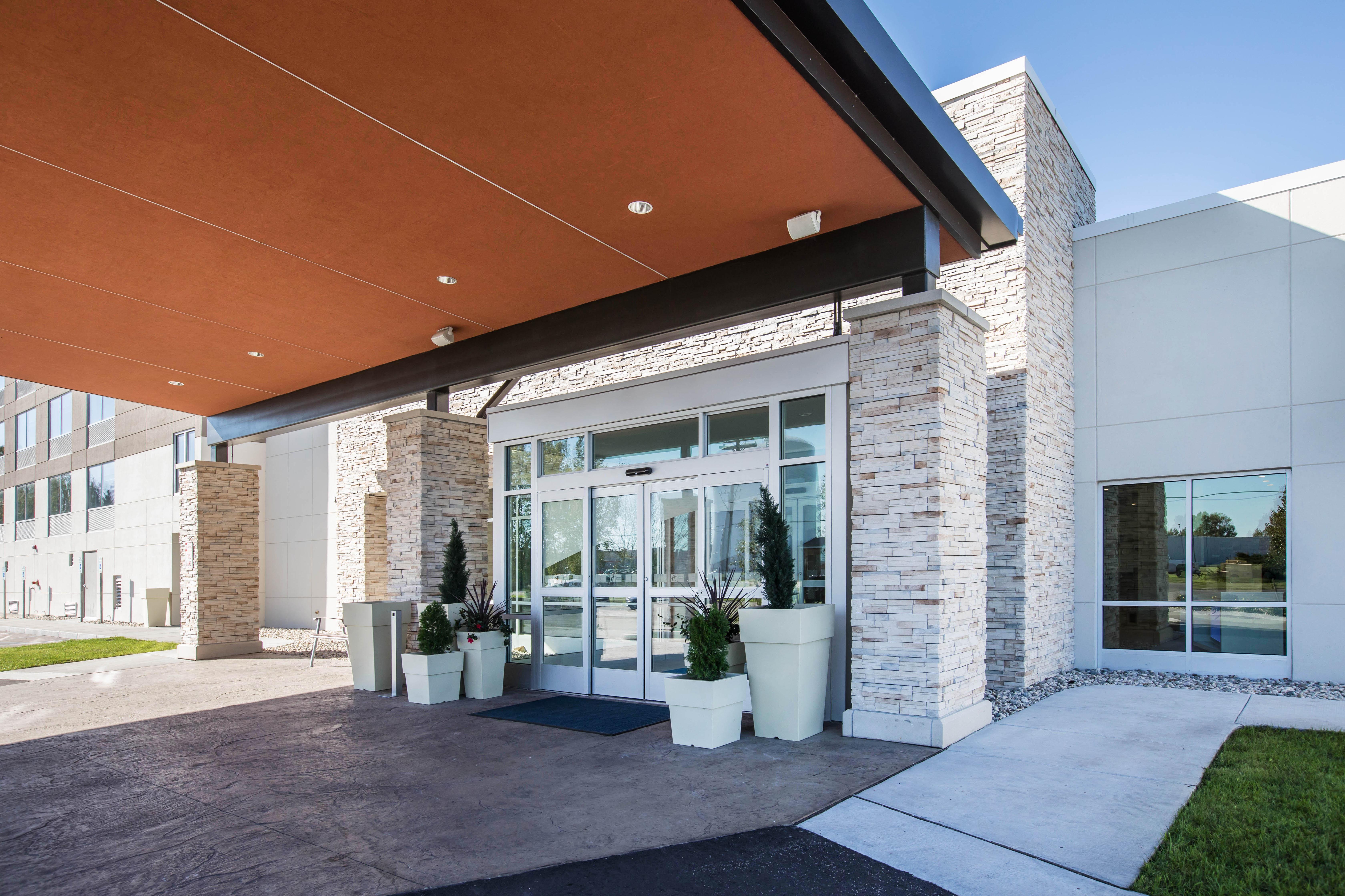 Holiday Inn Express & Suites Ludington By Ihg Экстерьер фото